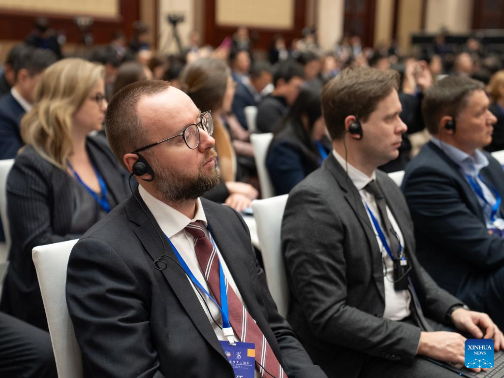 China's Xinjiang hosts regional forum to boost Central Asia links, trade