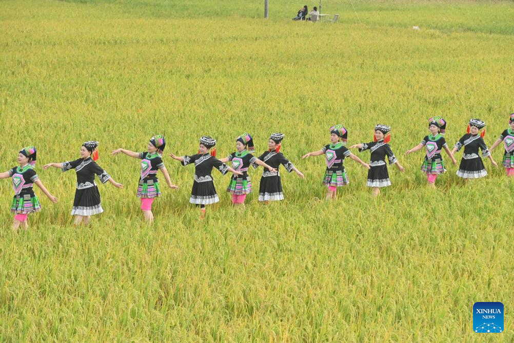 Tourism blooms in Liujiang District, south China's Guangxi