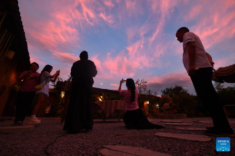 Tourism blooms in Liujiang District, south China's Guangxi