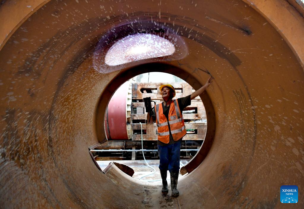 Sanya River estuary passage project drilled through in Hainan