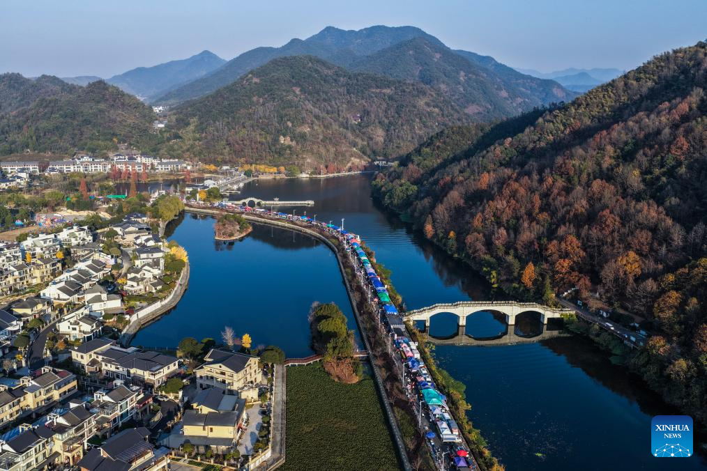 Farmers' fair kicks off in Qiantan Town, China's Zhejiang