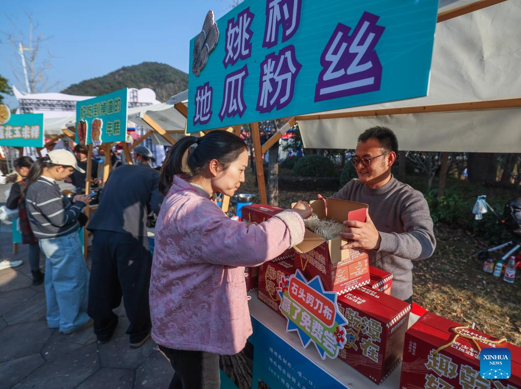 Farmers' fair kicks off in Qiantan Town, China's Zhejiang