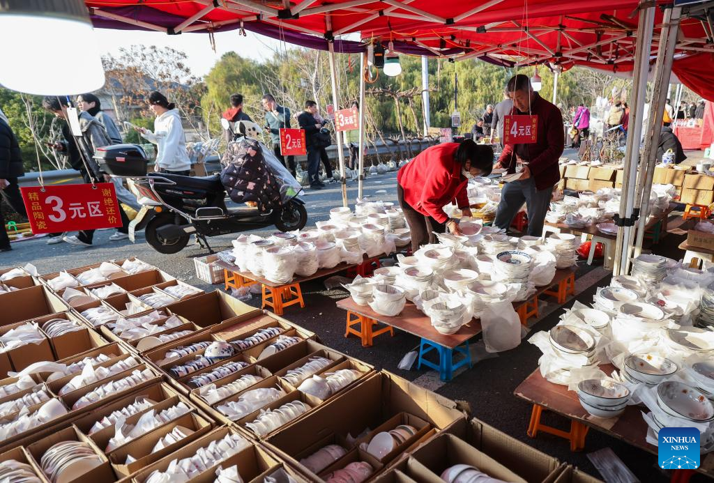 Farmers' fair kicks off in Qiantan Town, China's Zhejiang