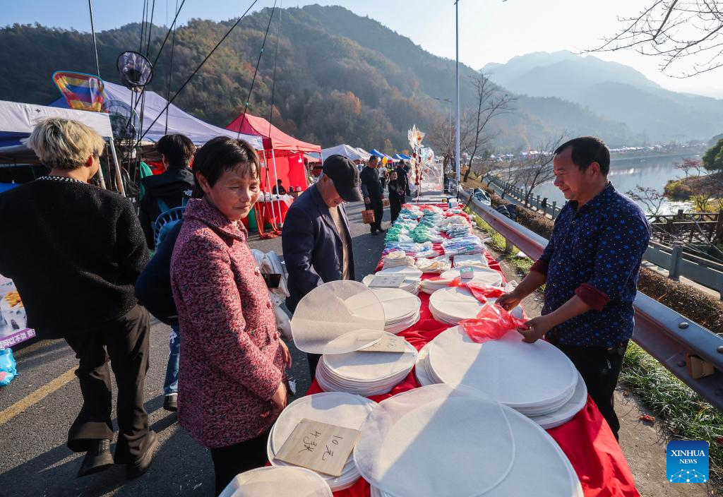 Farmers' fair kicks off in Qiantan Town, China's Zhejiang