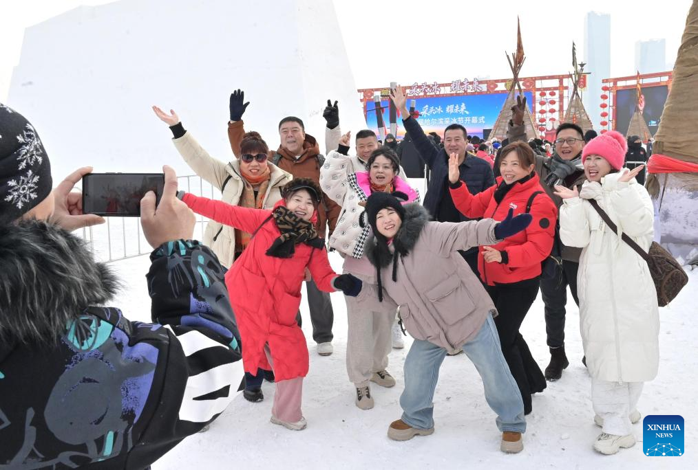 Ice collecting festival kicks off in Harbin, NE China's Heilongjiang
