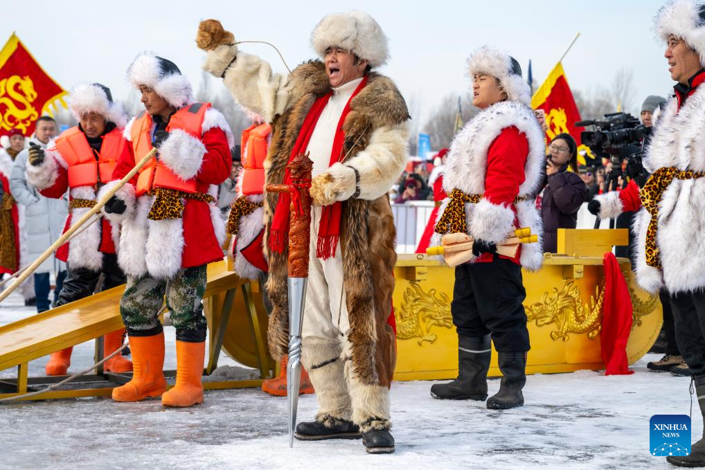 Ice collecting festival kicks off in Harbin, NE China's Heilongjiang