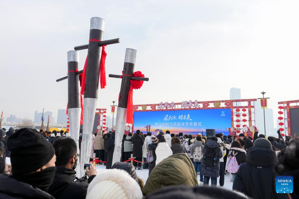 Ice collecting festival kicks off in Harbin, NE China's Heilongjiang