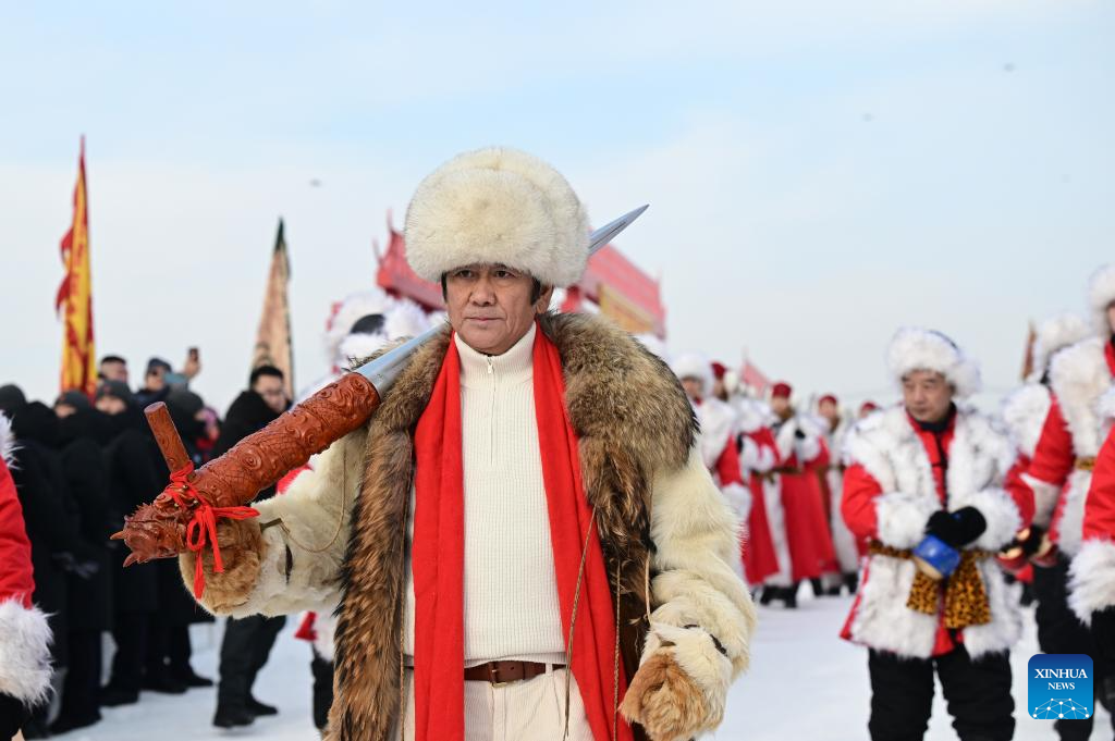 Ice collecting festival kicks off in Harbin, NE China's Heilongjiang