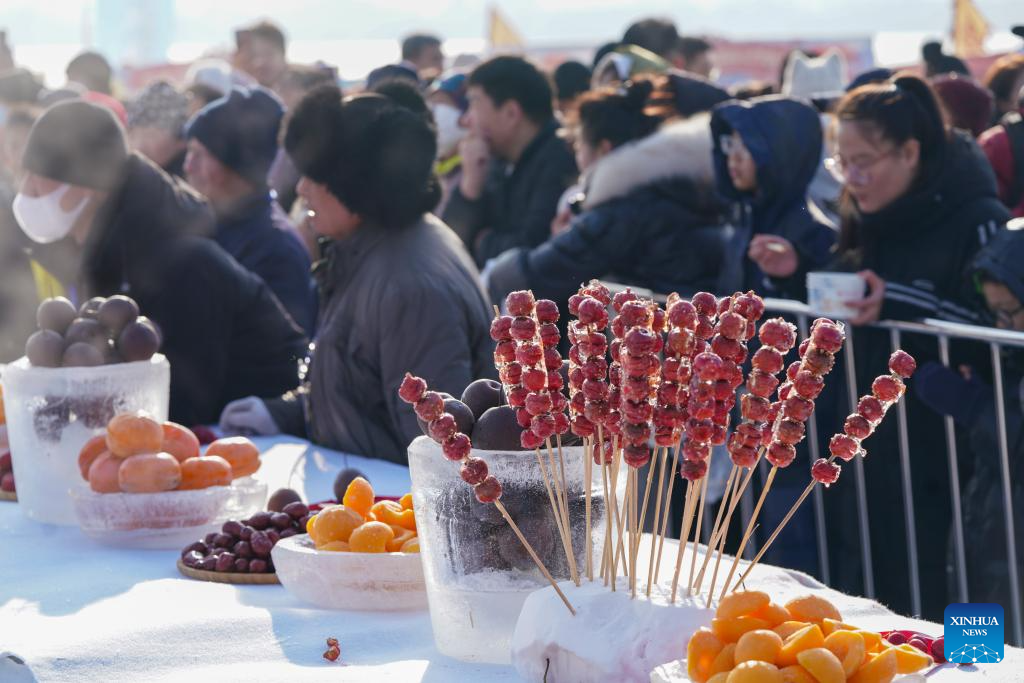 Ice collecting festival kicks off in Harbin, NE China's Heilongjiang