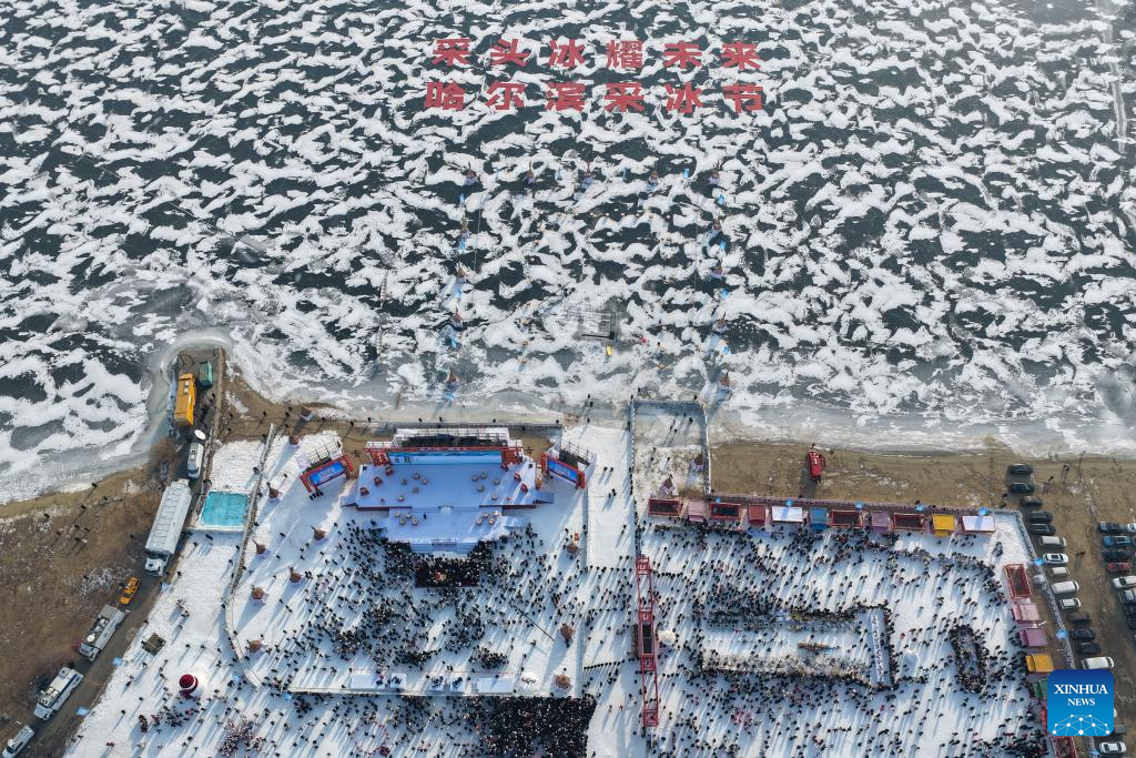 Ice collecting festival kicks off in Harbin, NE China's Heilongjiang