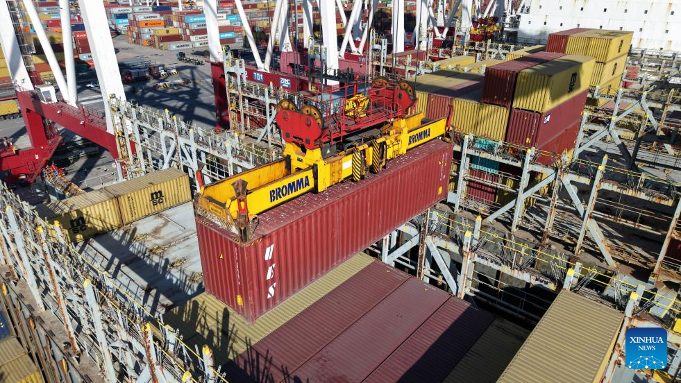 China's Qingdao Port surpasses 700 mln tonnes in cargo throughput in 2025