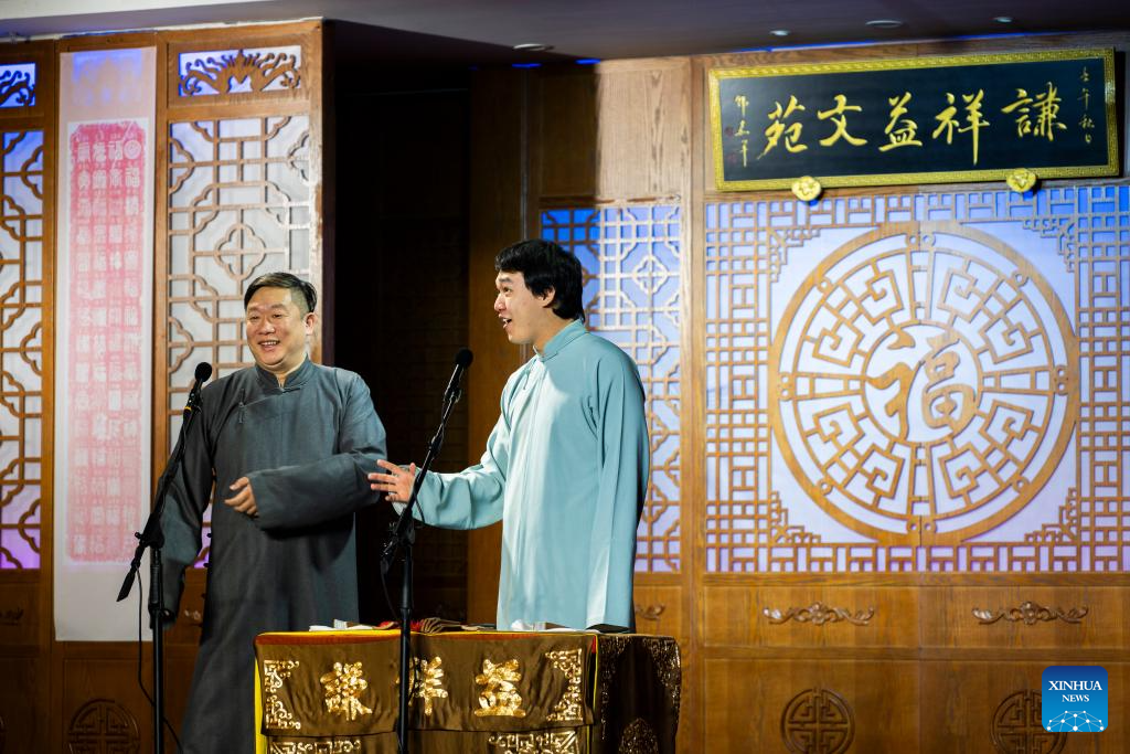 In pics: crosstalk comedy performance in north China's Tianjin