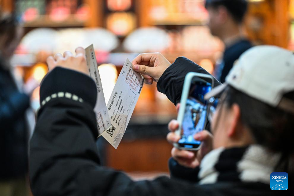 In pics: crosstalk comedy performance in north China's Tianjin