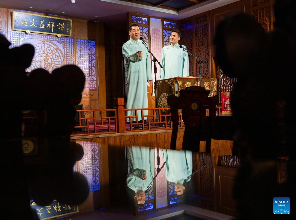 In pics: crosstalk comedy performance in north China's Tianjin