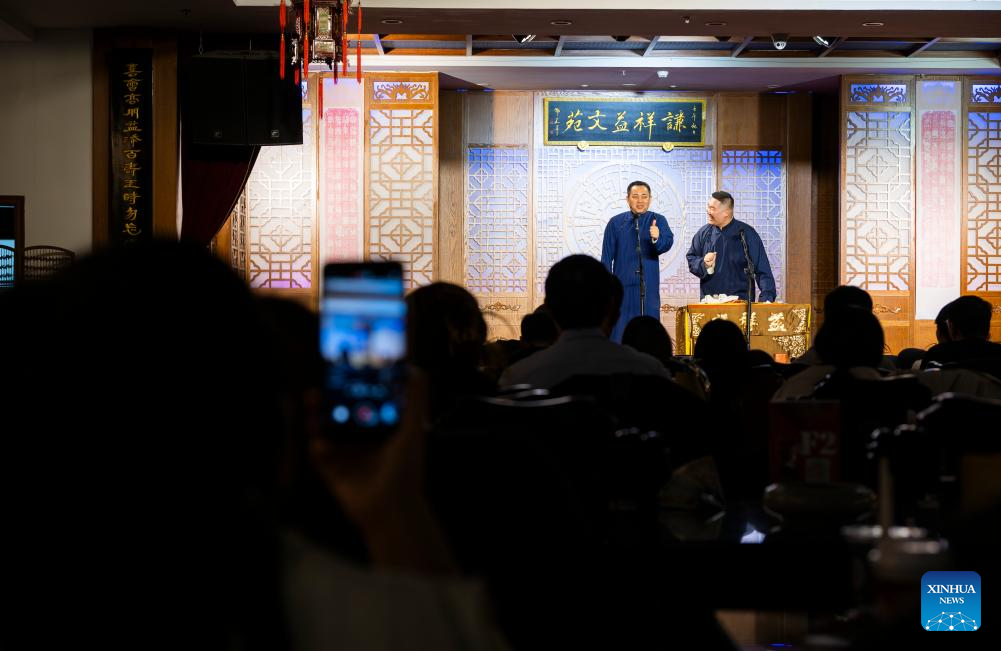 In pics: crosstalk comedy performance in north China's Tianjin