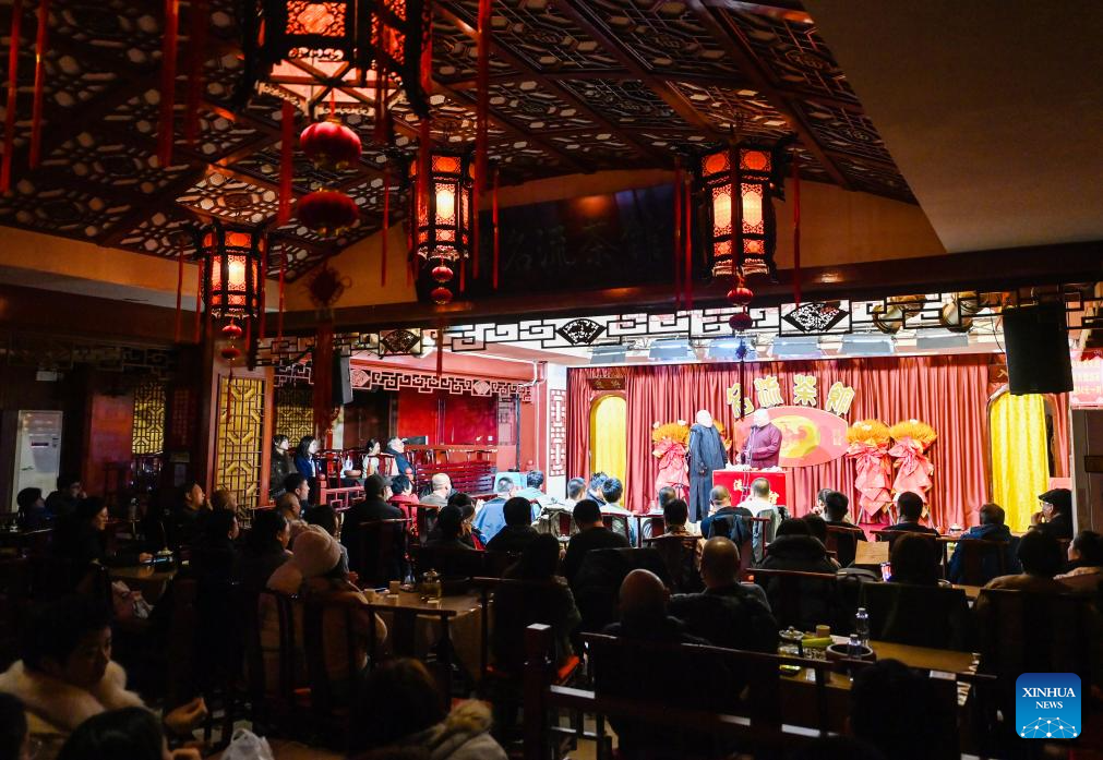 In pics: crosstalk comedy performance in north China's Tianjin