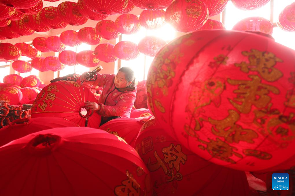 Palace lantern factory busy preparing for orders in N China