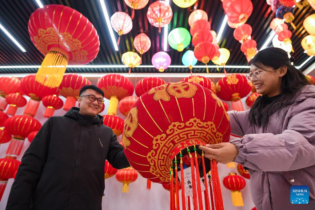 Palace lantern factory busy preparing for orders in N China