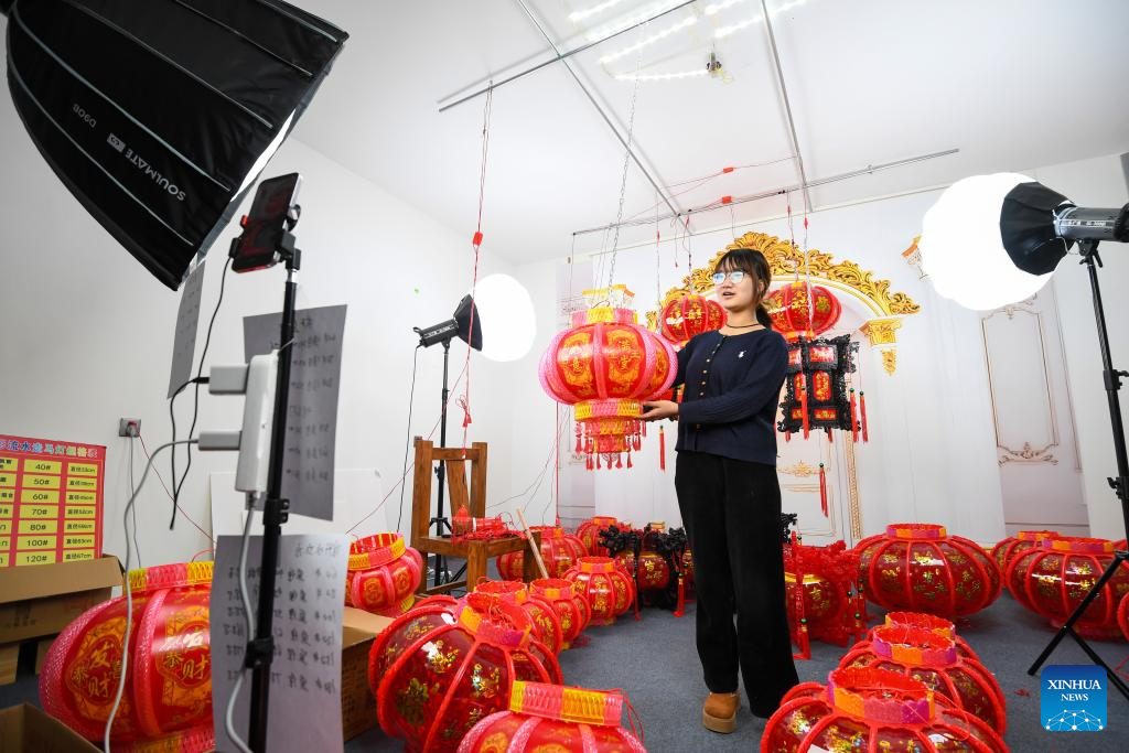 Palace lantern factory busy preparing for orders in N China