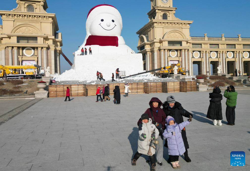 Workers build giant snowman in Harbin, China's Heilongjiang