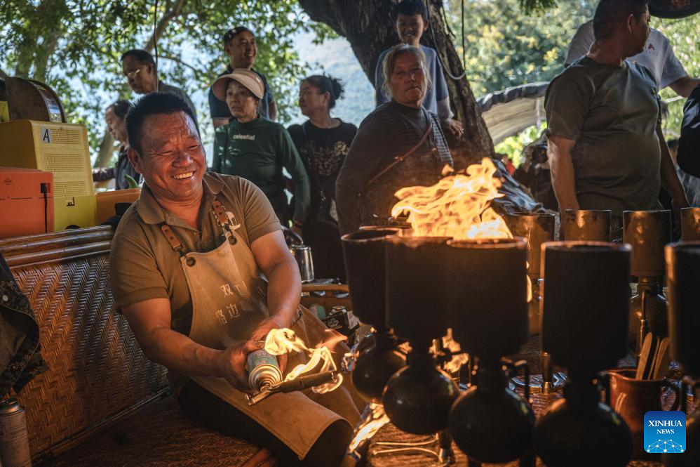 Rich coffee aromas float across China and Türkiye