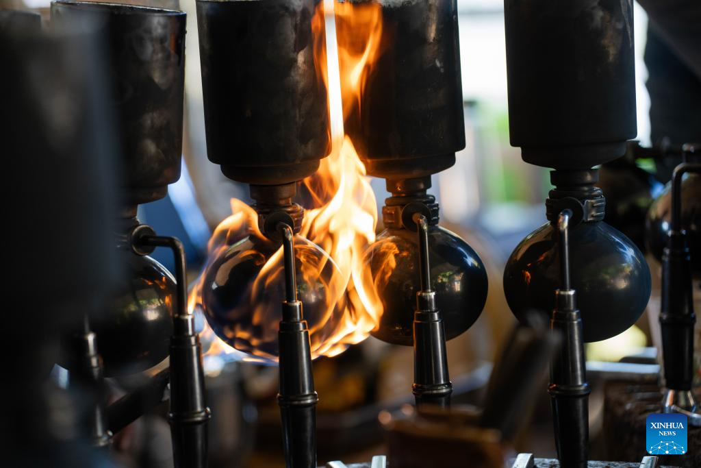 Rich coffee aromas float across China and Türkiye