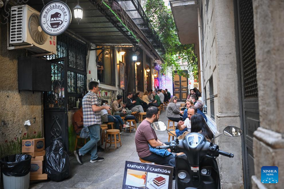 Rich coffee aromas float across China and Türkiye