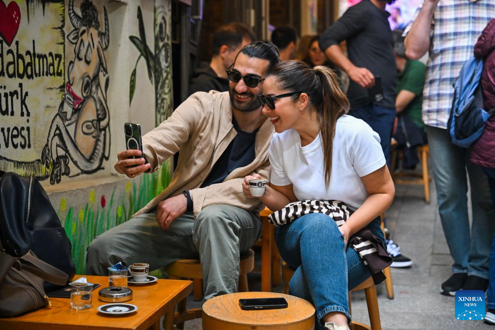 Rich coffee aromas float across China and Türkiye