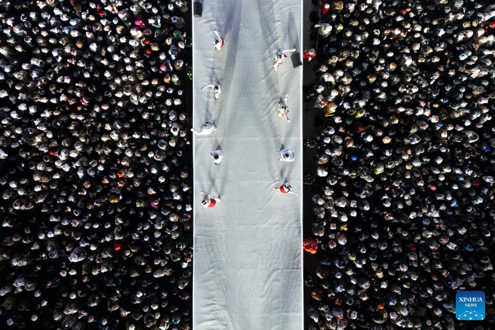 World's largest ice and snow theme park opens, igniting China's winter tourism fever