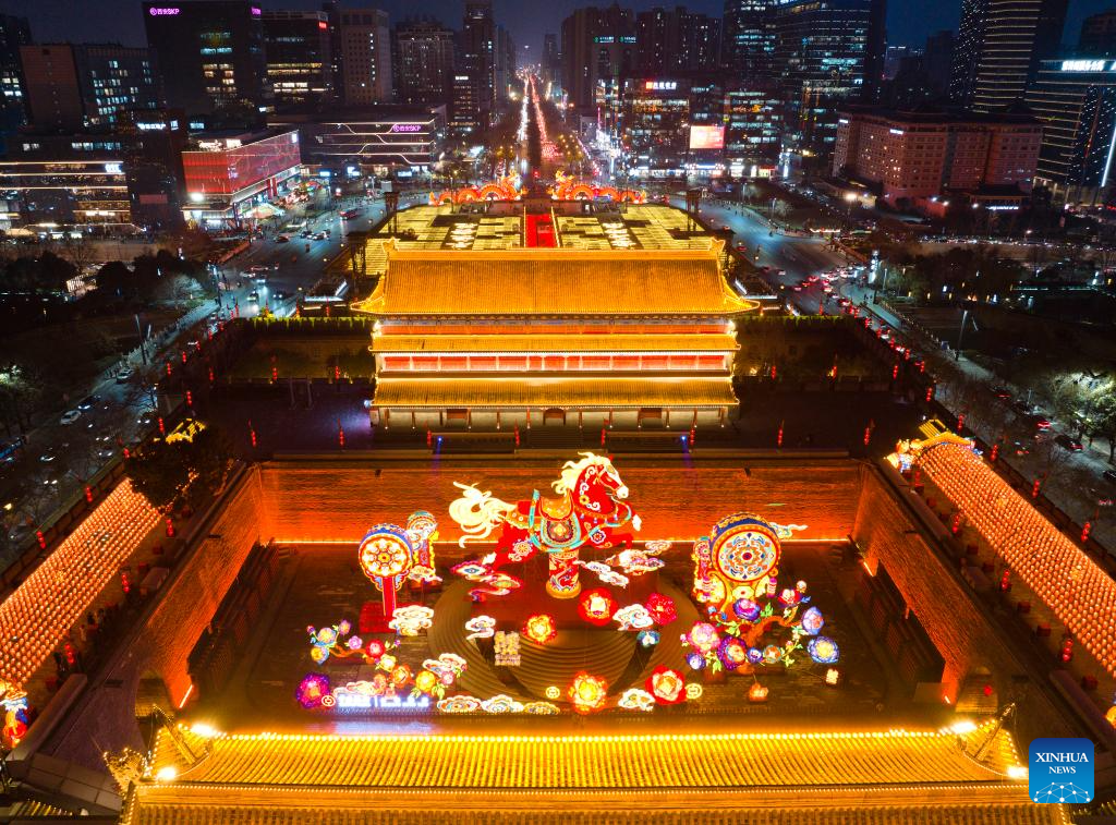 Lantern festival held in China's Xi'an to mark upcoming Chinese Lunar New Year