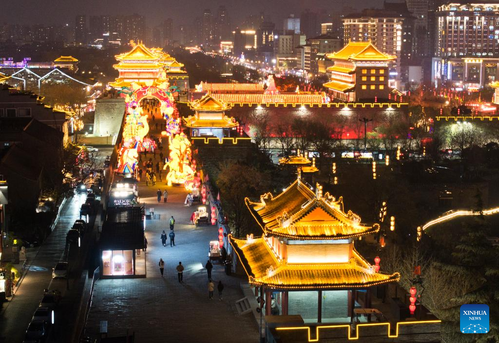 Lantern festival held in China's Xi'an to mark upcoming Chinese Lunar New Year