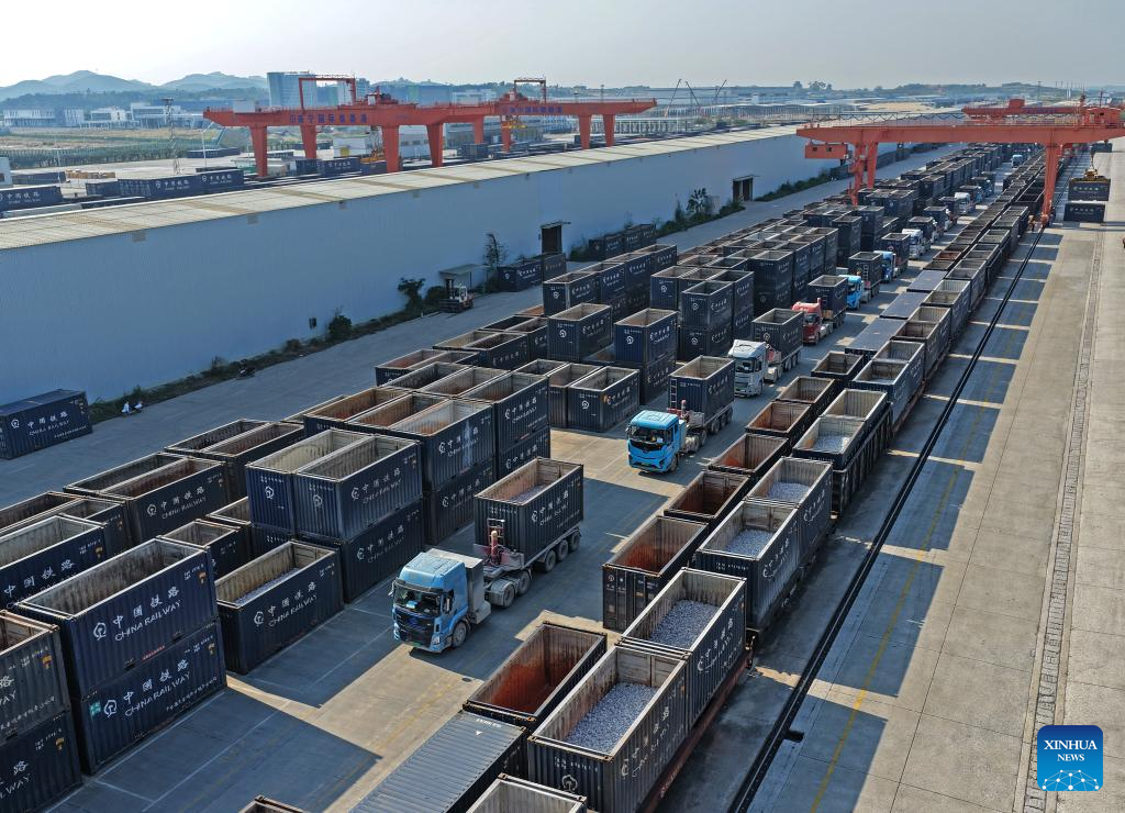 China's landmark trade corridor cargo volume hits record high in 2025