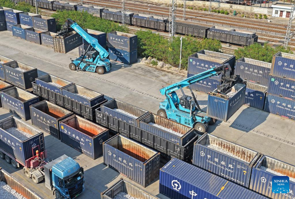 China's landmark trade corridor cargo volume hits record high in 2025
