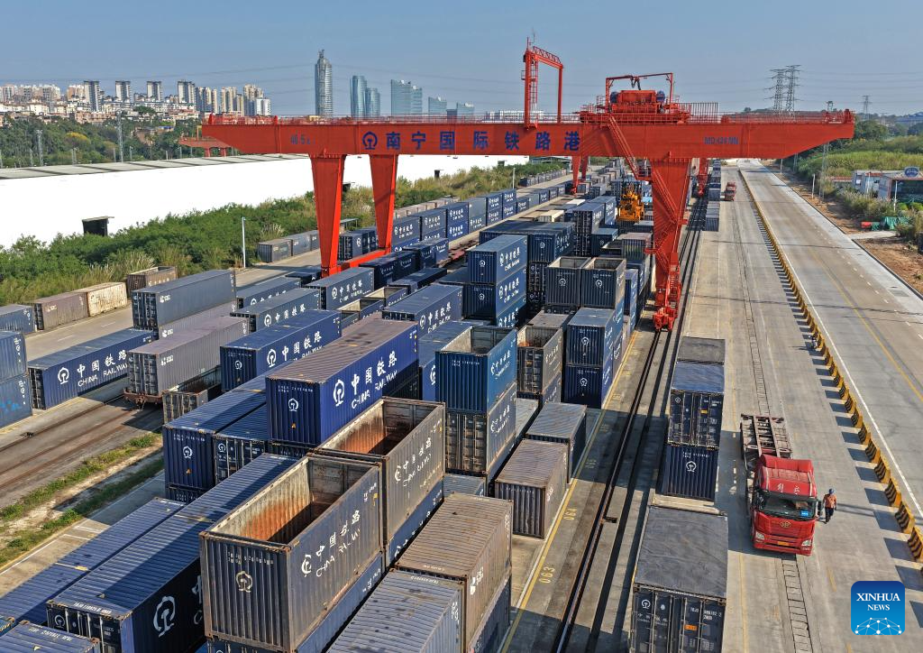 China's landmark trade corridor cargo volume hits record high in 2025