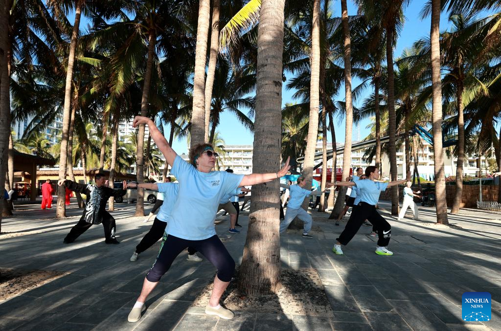 People enjoy leisure time in China's Hainan