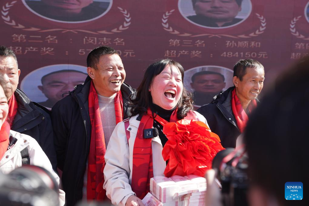 Year-end bonus distribution event held in Anyi County, E China's Jiangxi