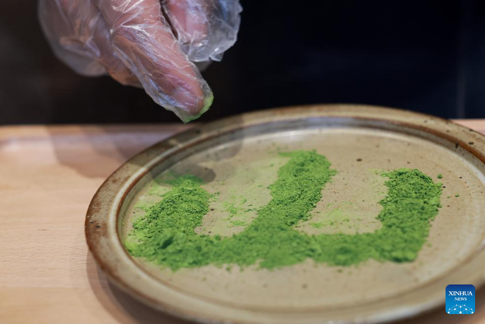 Beverage shops in SW China's Guiyang innovate tea drinks with local ingredients