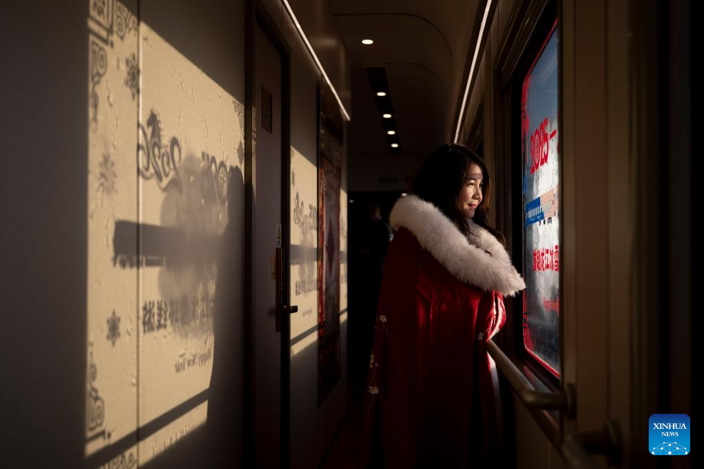 Themed tourism train featuring travel photography services inaugurated in Harbin