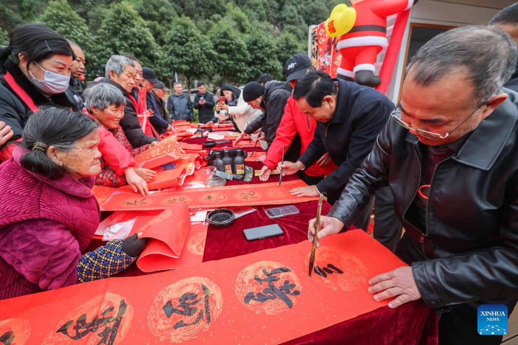 Spring Festival cultural event held in E China's Zhejiang