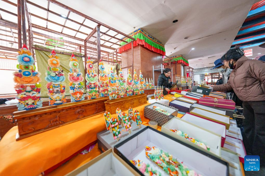 Butter sculptures gain popularity across Lhasa ahead of Tibetan New Year