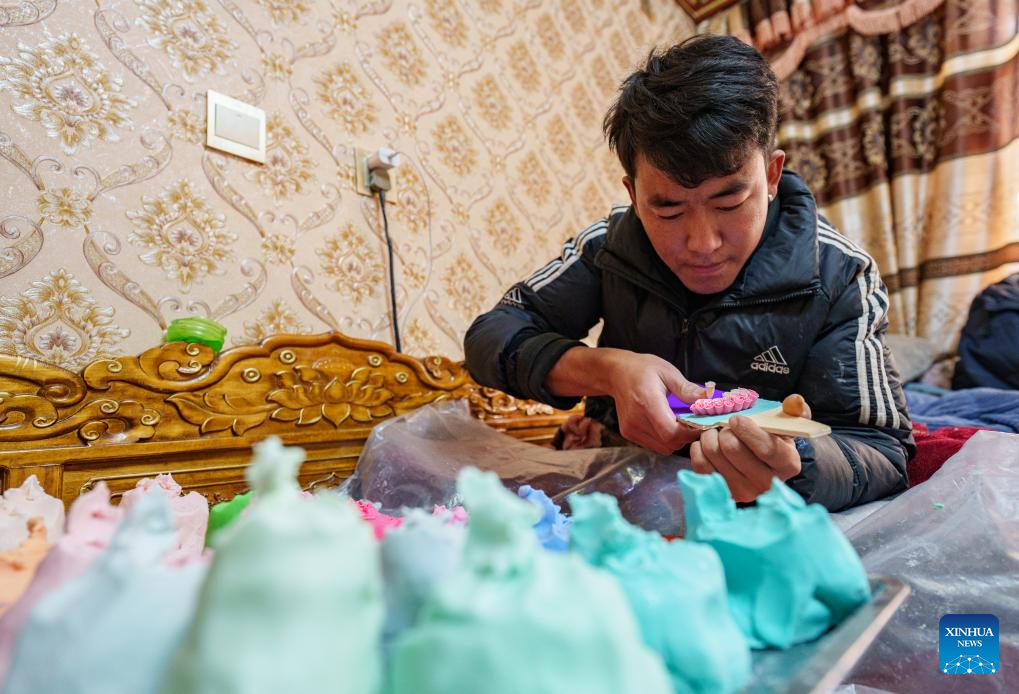 Butter sculptures gain popularity across Lhasa ahead of Tibetan New Year