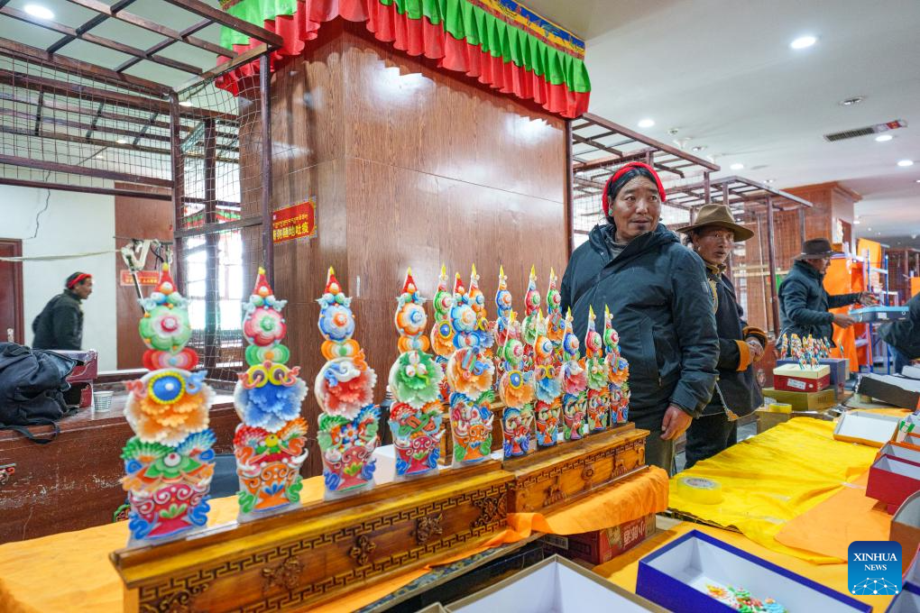 Butter sculptures gain popularity across Lhasa ahead of Tibetan New Year