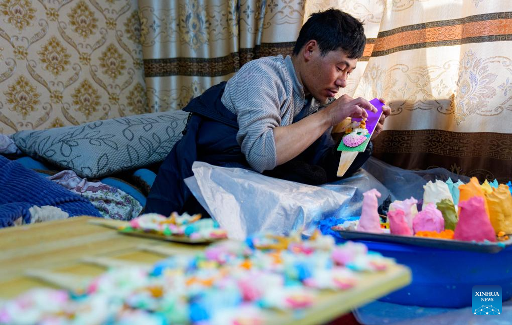 Butter sculptures gain popularity across Lhasa ahead of Tibetan New Year