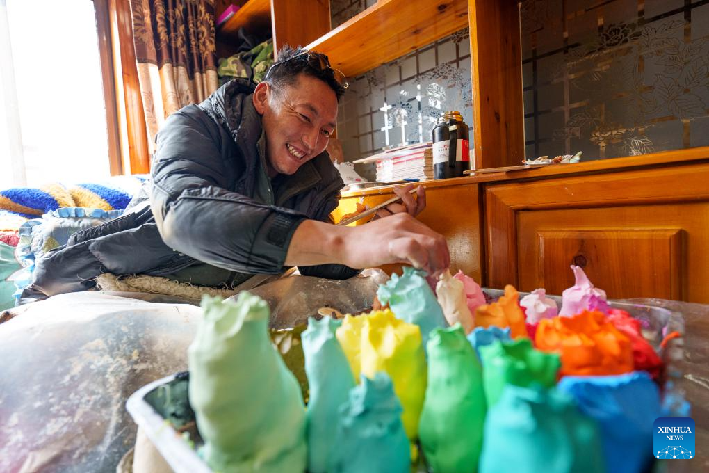 Butter sculptures gain popularity across Lhasa ahead of Tibetan New Year