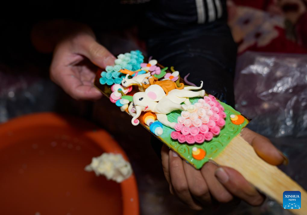 Butter sculptures gain popularity across Lhasa ahead of Tibetan New Year