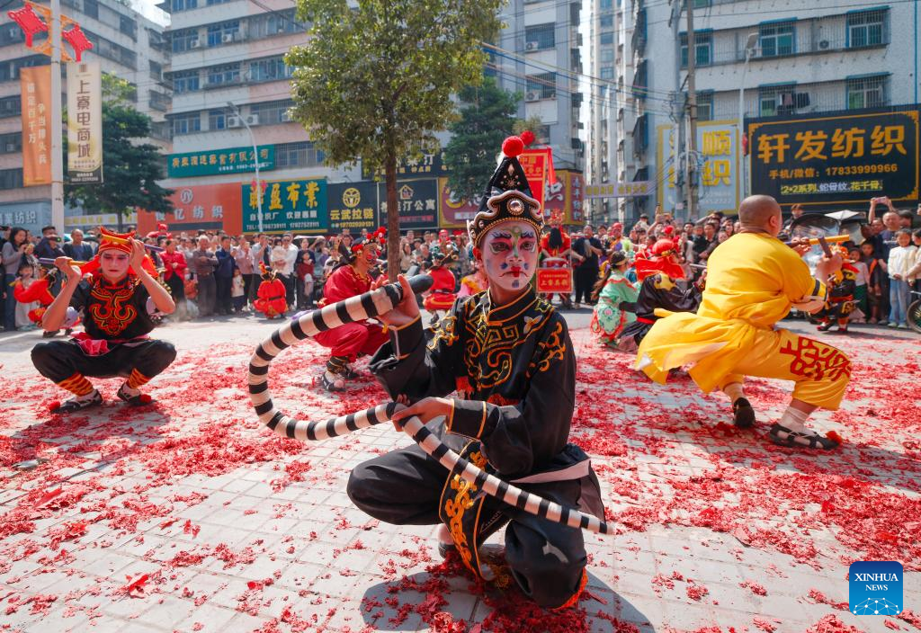 Yingge dance staged in S China's Guangdong to convey best wishes for new year
