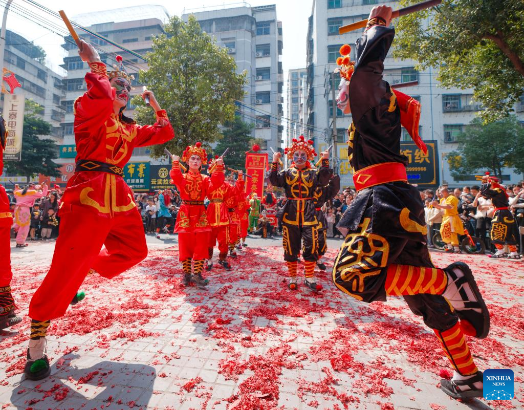 Yingge dance staged in S China's Guangdong to convey best wishes for new year