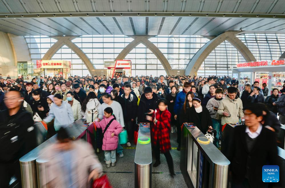 China braces for peak in passenger return trips as Spring Festival holiday ends