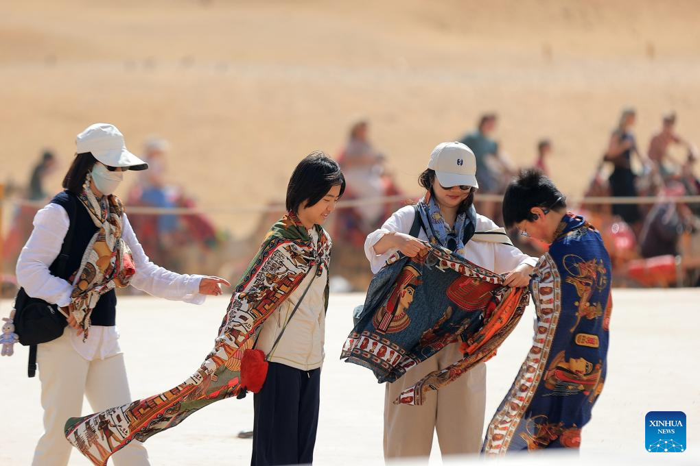 Chinese tourists spend Spring Festival exploring Egypt's ancient wonders