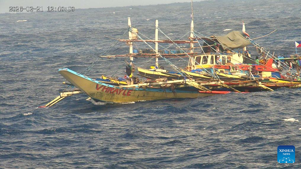 China Coast Guard drives away Philippine vessels illegally intruding into Huangyan Dao waters